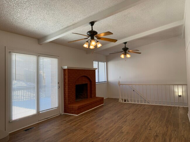 Building Photo - 5735 Del Rey Dr