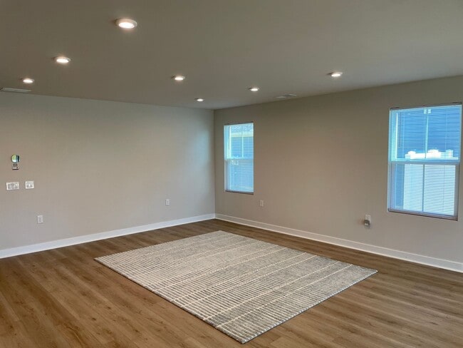 Building Photo - 3 Bedroom 2 Bath Home in Middle Creek Vill...