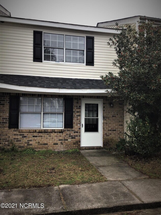 204 Myrtlewood Cir, Jacksonville, NC 28546 Townhome Rentals in