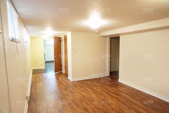 Foto del edificio - 640 1/2 S Meldrum St