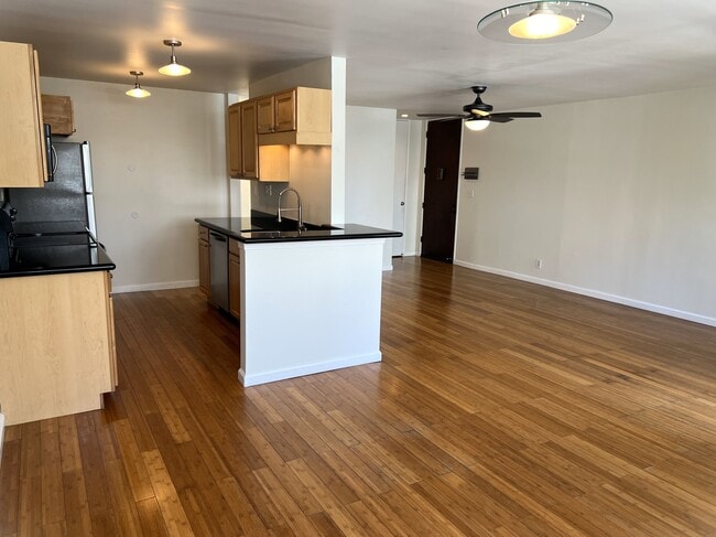 Foto del edificio - 6050 Canterbury Dr