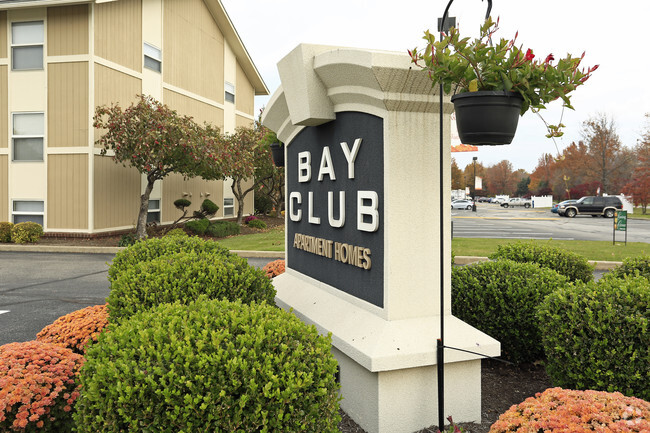 Building Photo - Bay Club Apartments