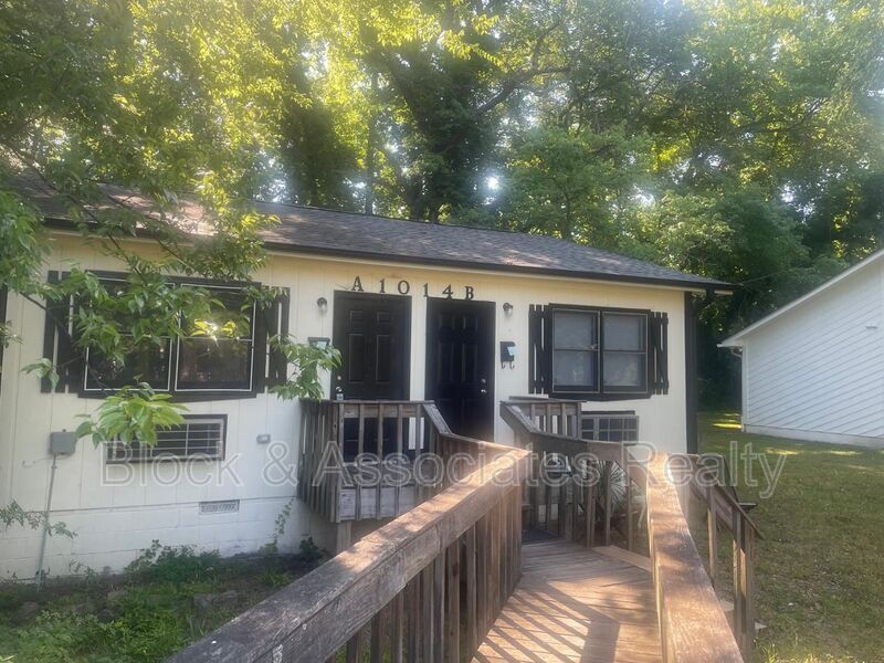 Foto principal - 1014 Sedgefield St