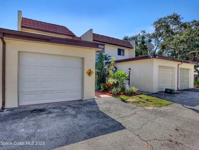 Building Photo - 8704 Hibiscus Ct