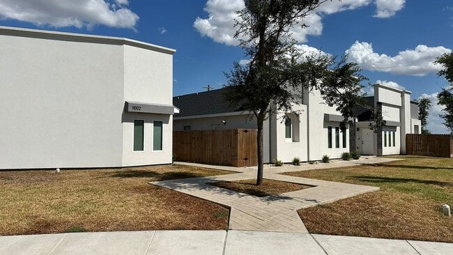 Building Photo - 11003 N 36th Ln