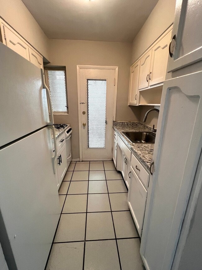 Photo - 825 Euclid Avenue Apartment