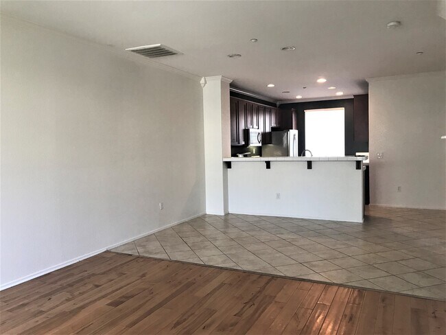 Foto del edificio - **$500 Off First Months rent ** Spacious E...