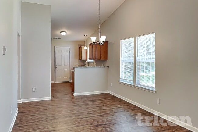 Building Photo - 2856 Oasis Ln