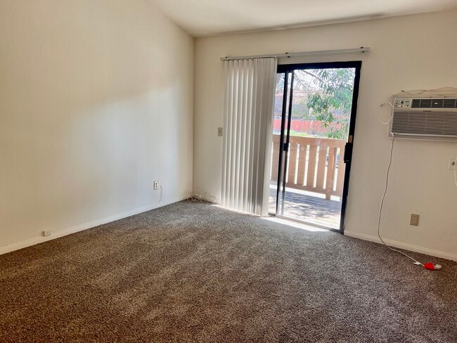 Foto del edificio - 10232 Black Mountain Rd