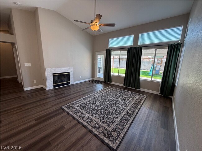 Foto del edificio - 4107 Cutting Horse Ave