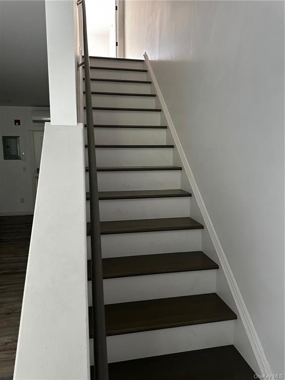 Foto del edificio - 108 N Division St