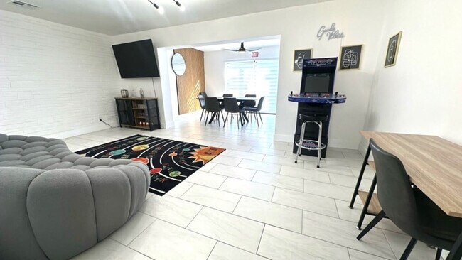 Foto del edificio - 6630 Cody St