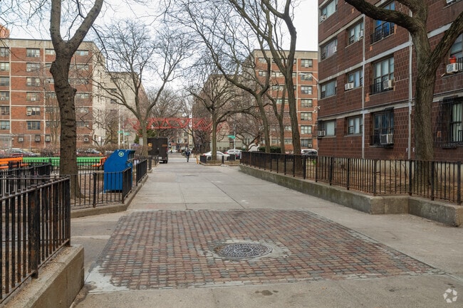 Building Photo - BORINQUEN PLAZA