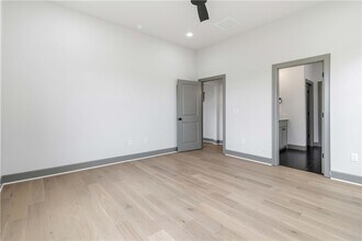 Building Photo - 930 Trestle Ln