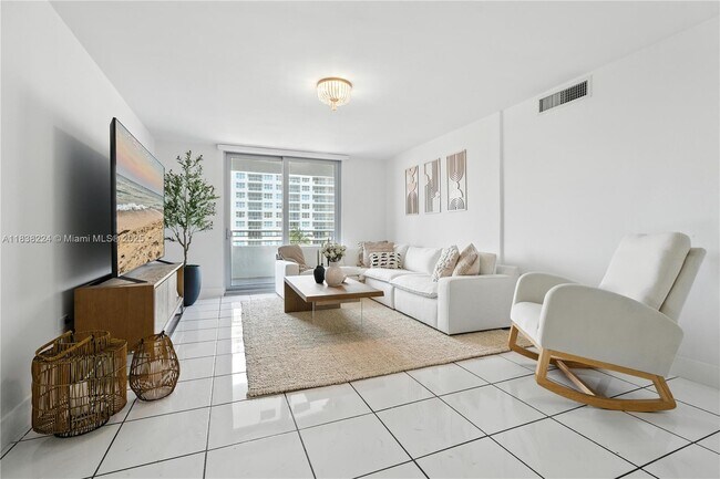 Foto del edificio - 5555 Collins Ave