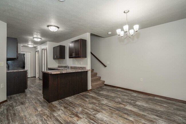 Foto del edificio - Beal Townhomes