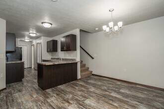 Building Photo - Beal Townhomes