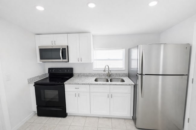 Kitchen - 5010 Killarney Ave