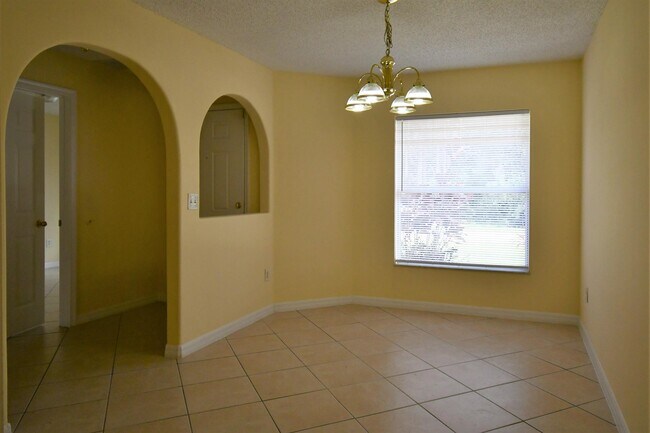 Building Photo - 4066 SW Canrady St