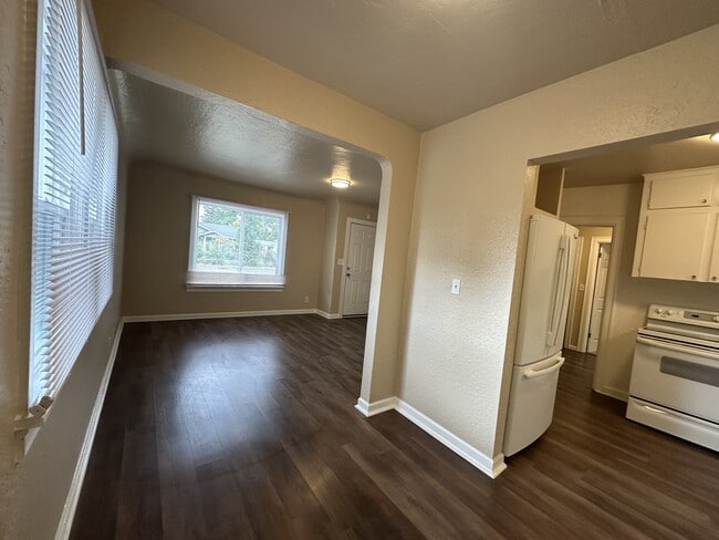 Building Photo - 732 Bieber Ave NE
