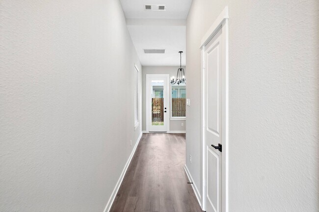 Foto del edificio - 8474 Berry Green Ln