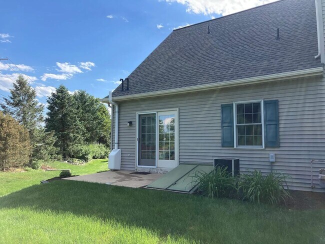 Foto del edificio - Spacious 3 Bed 2 Bath Townhouse In Lititz