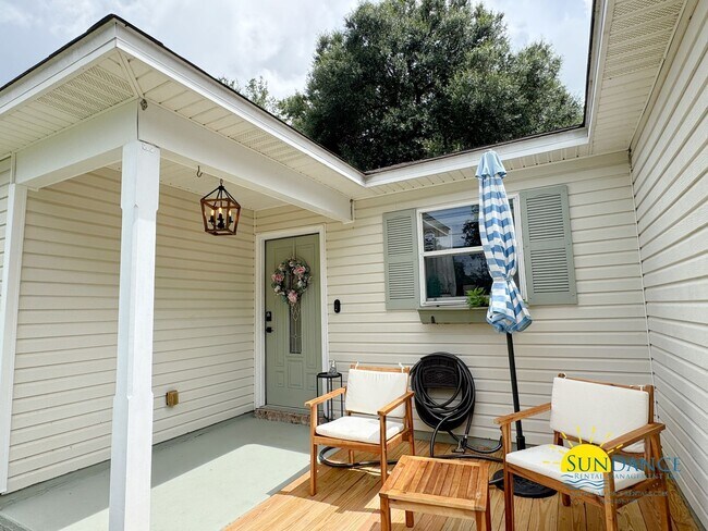 Building Photo - Beautiful 3-Bedroom Home in Navarre, Inclu...