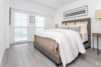 1BR, 1.5BA - 806SF - 1643 Josephine