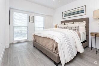 1BR, 1.5BA - 806SF - 1643 Josephine