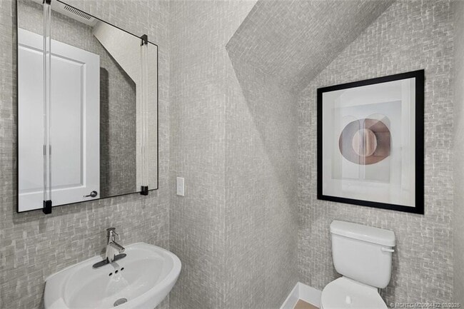 Building Photo - 823 SW Pr Ave