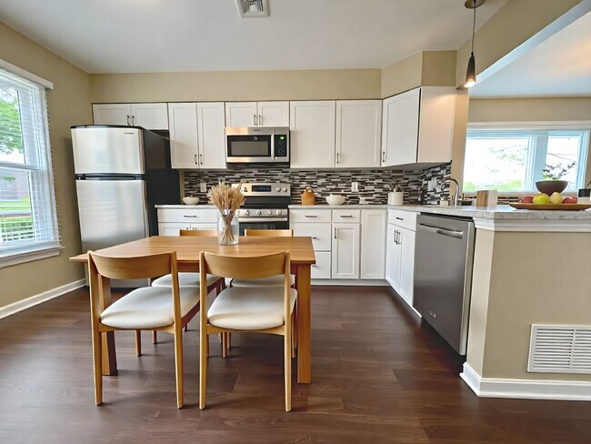 Building Photo - 2 Bedroom 2.5 Bathroom in Hummelstown!