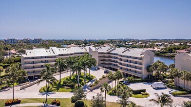 Building Photo - 16940 W Bay Dr