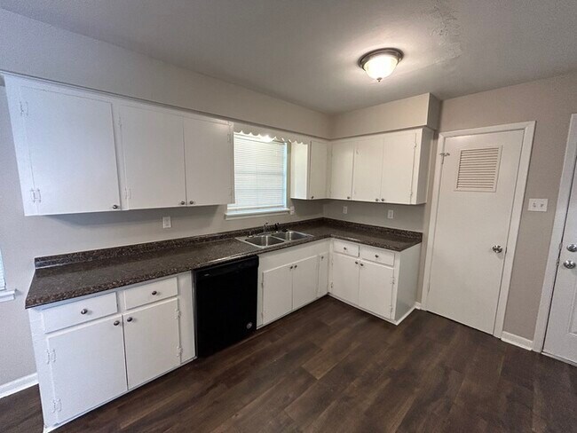 Building Photo - 904 Sharp Dr. Jacksonville, AR 72076