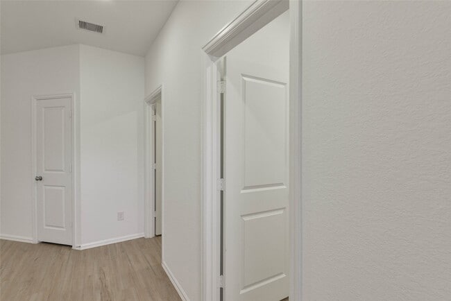 Building Photo - 1935 Barrett Gables Dr