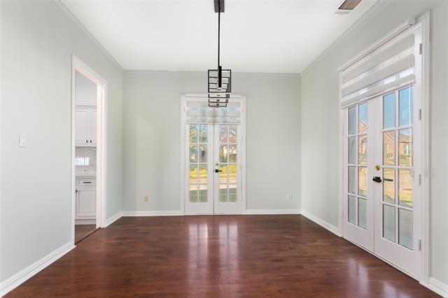 Building Photo - 2000 Le Mans Dr