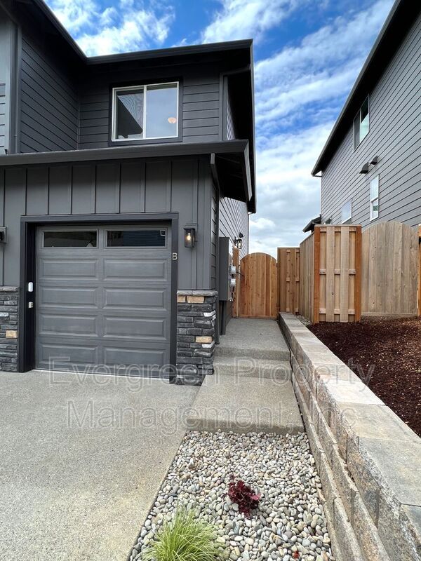 1207 NE Henderson Dr Unit ADU, Estacada, OR 97203 Condo for Rent in