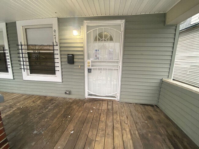 Foto del edificio - 9710 Easton Ave