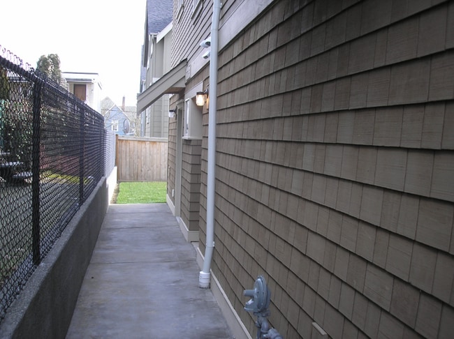 Building Photo - 532 24th Ave S