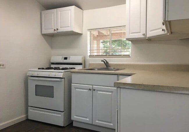 Foto del edificio - 3508 Crestmore Rd