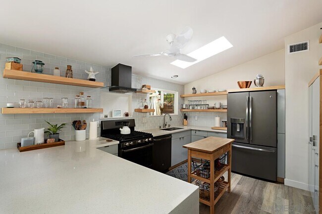 Foto del edificio - 9292 Overton Ave