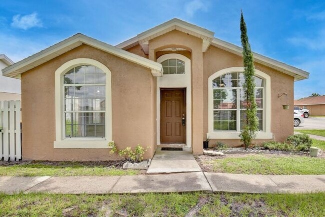 Charming 3/2 Spacious Home Located in the ... - Charming 3/2 Spacious Home Located in the ...