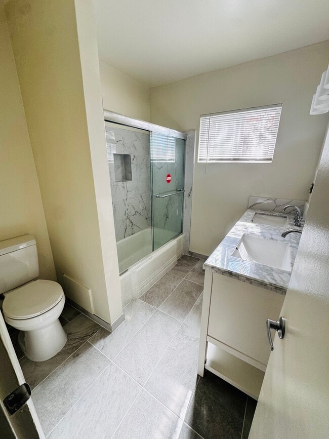 Baño - 1500 Broadway