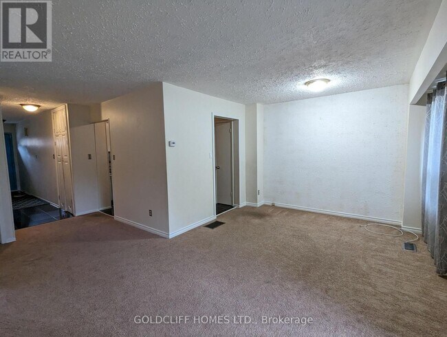 Building Photo - 35 Dawson Crescent