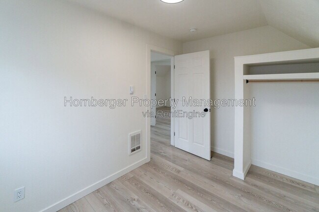 Foto del edificio - 227 E Ermina Ave