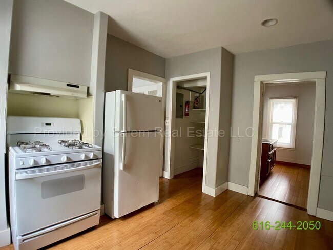 Foto del edificio - 344 Diamond Ave SE