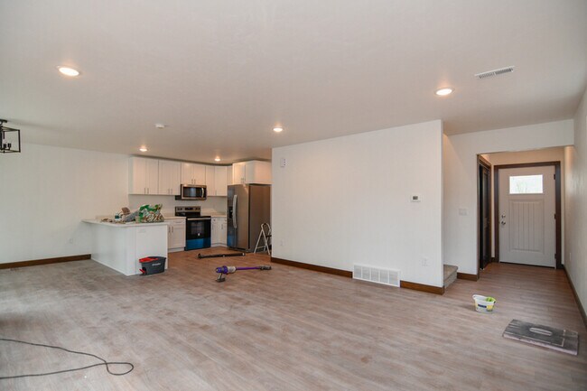 Building Photo - 737 Hoffman Road