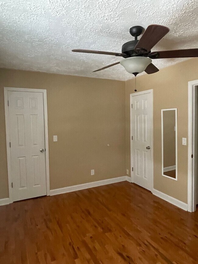 Foto del edificio - Three Bedroom Townhome