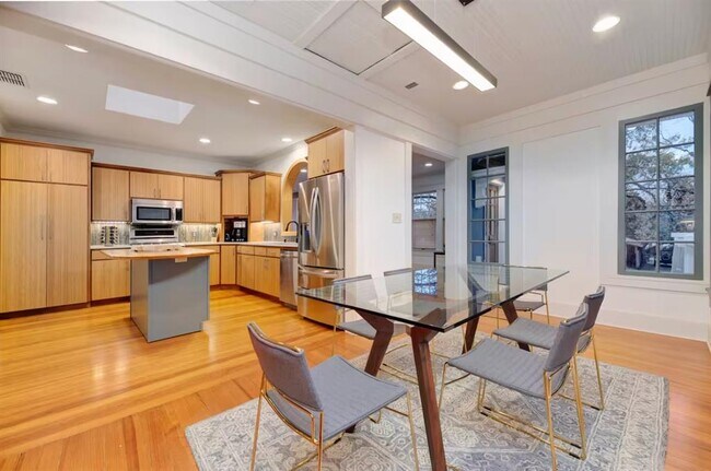 Building Photo - 1212 Baylor St