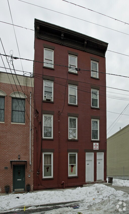 Building Photo - 300 6th St