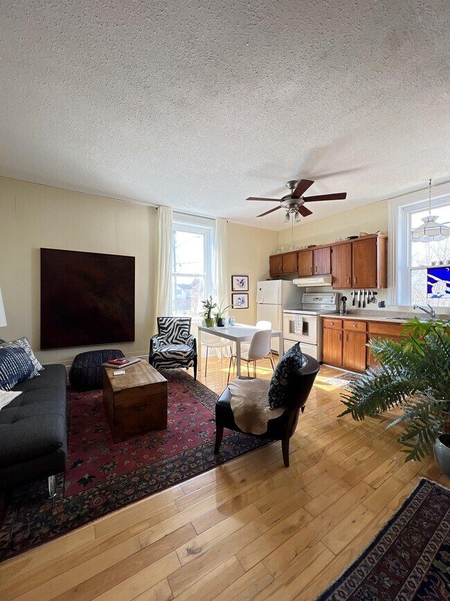 Building Photo - 35-35 Union St N